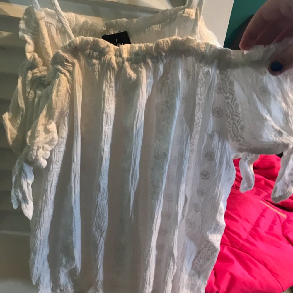 blouse - Picture 2 of 3